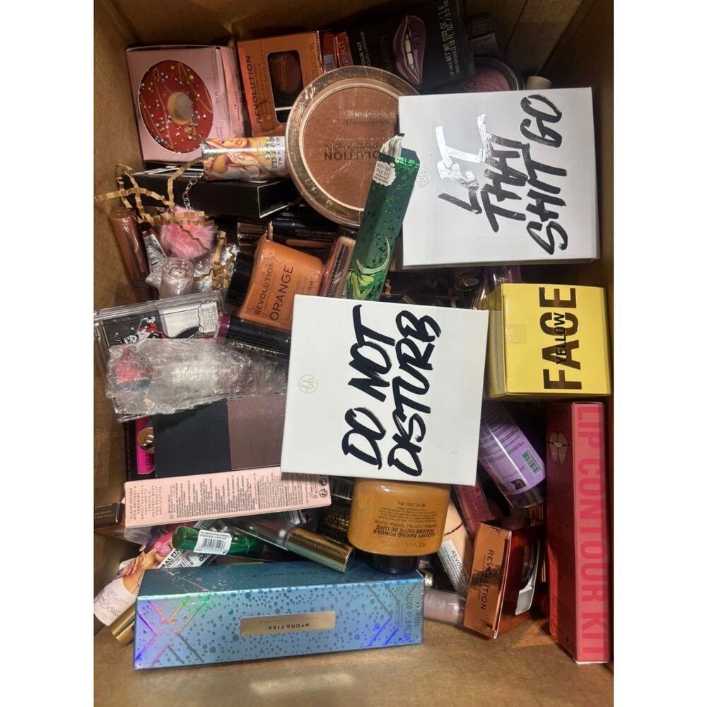 100 Pcs Revolution Resellers Makeup Bundle. - Picture 3 of 5
